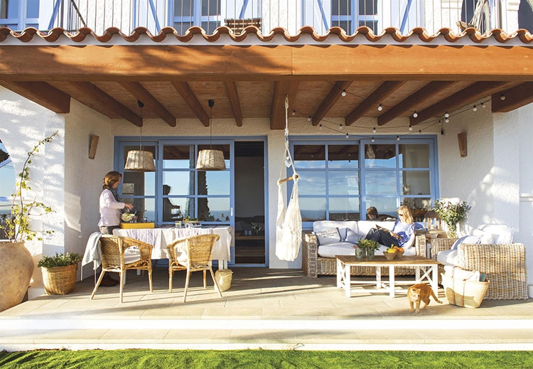 Дом с элементами морского стиля недалеко от Барселоны