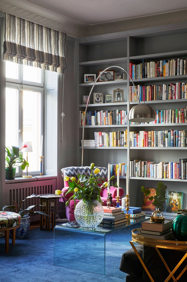 Просторные комнаты и домашняя библиотека: квартира в Стокгольме