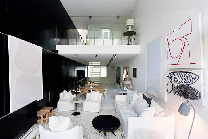 Стильные черно-белые апартаменты со вторым светом в Австралии