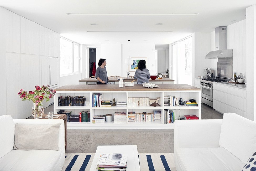 Деревянный дом в канадском лесу